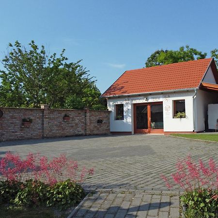 Fuezesi Papa Vendeghaza Hotel Harta Exterior foto