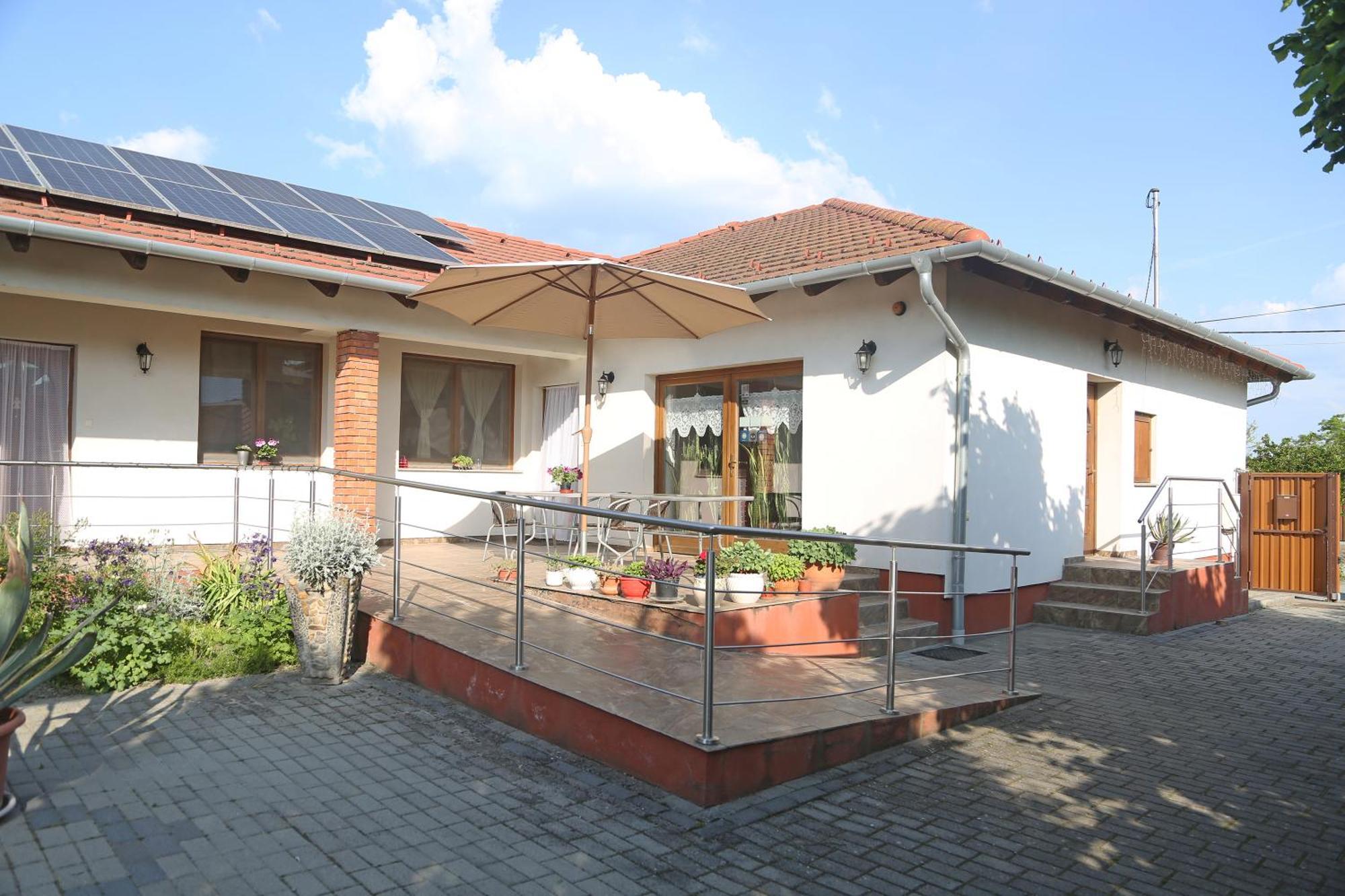 Fuezesi Papa Vendeghaza Hotel Harta Exterior foto